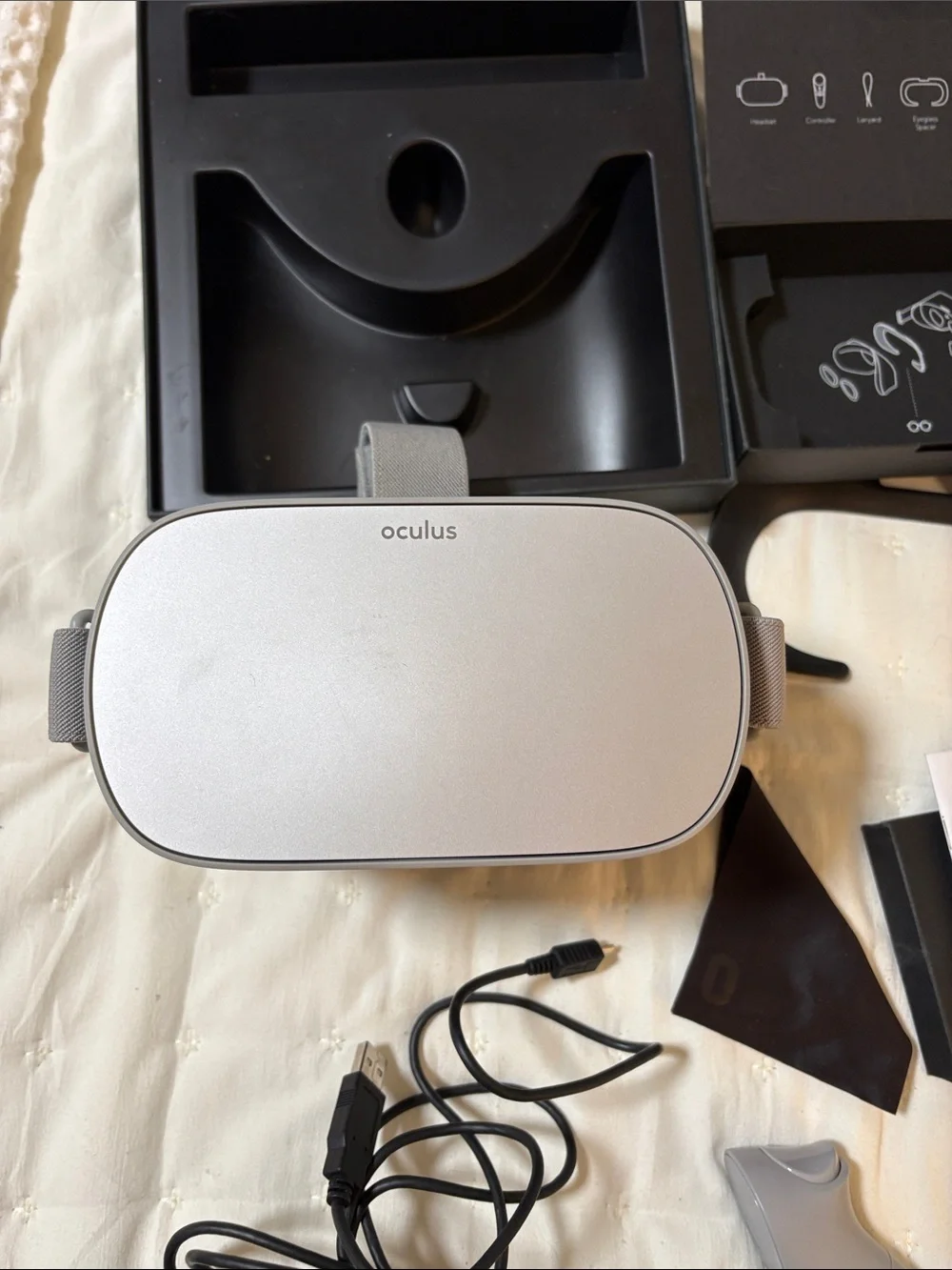 Oculus Go 64GB Standalone VR Headset in Light Gray